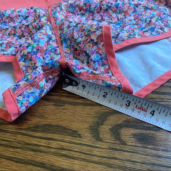 🏃🏻♀️Lululemon Floral Shorts - Picture 5 of 7